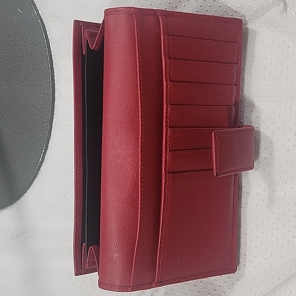 Authentic Gucci Check Book Soft Leather Wallet. - Picture 11 of 17